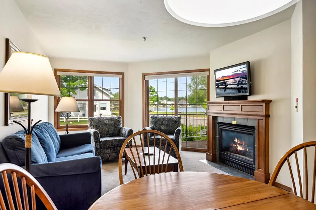50 W Larch St # 104, Sturgeon Bay, Wisconsin 54235, 2 Bedrooms Bedrooms, ,2 BathroomsBathrooms,Condominium,For Sale,W Larch St,144048