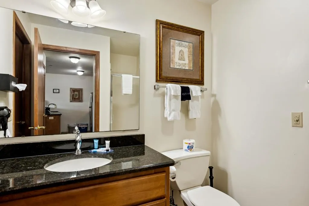 50 W Larch St # 104, Sturgeon Bay, Wisconsin 54235, 2 Bedrooms Bedrooms, ,2 BathroomsBathrooms,Condominium,For Sale,W Larch St,144048