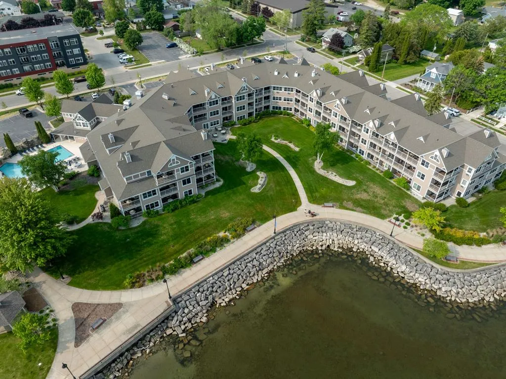 50 W Larch St # 104, Sturgeon Bay, Wisconsin 54235, 2 Bedrooms Bedrooms, ,2 BathroomsBathrooms,Condominium,For Sale,W Larch St,144048