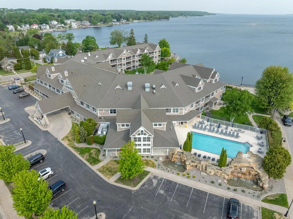 50 W Larch St # 104, Sturgeon Bay, Wisconsin 54235, 2 Bedrooms Bedrooms, ,2 BathroomsBathrooms,Condominium,For Sale,W Larch St,144048