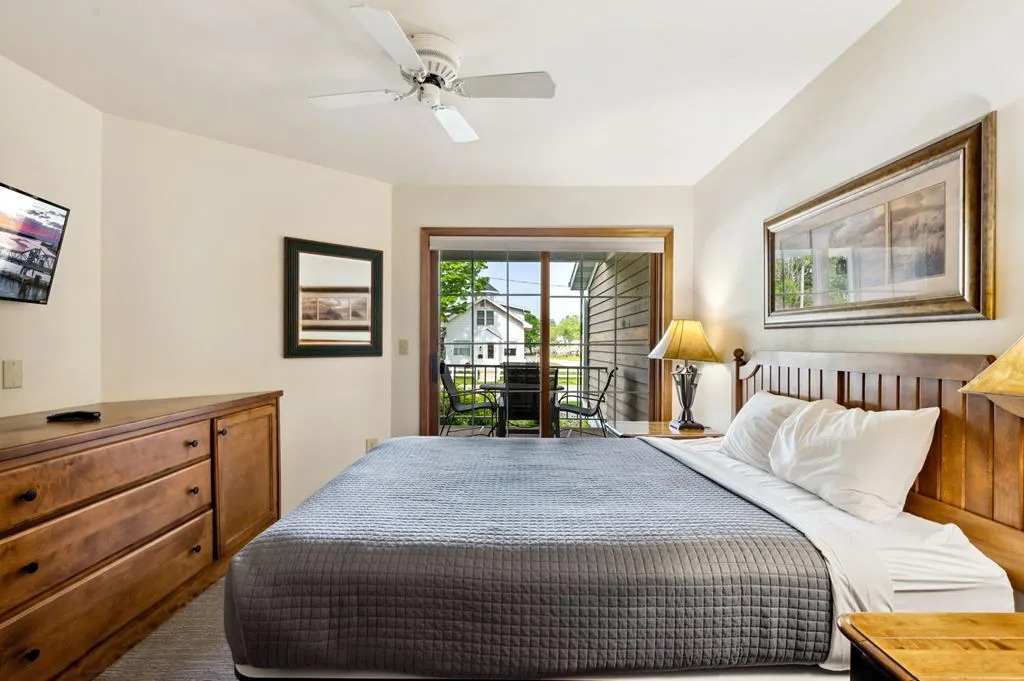 50 W Larch St # 104, Sturgeon Bay, Wisconsin 54235, 2 Bedrooms Bedrooms, ,2 BathroomsBathrooms,Condominium,For Sale,W Larch St,144048