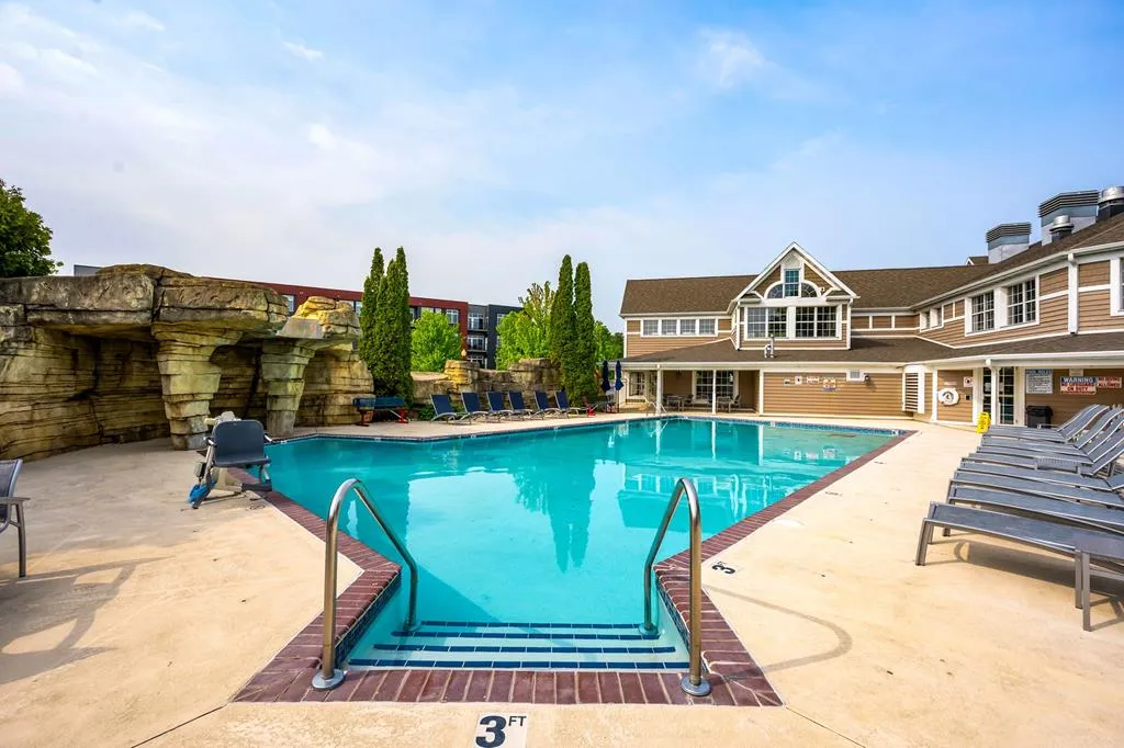 50 W Larch St # 104, Sturgeon Bay, Wisconsin 54235, 2 Bedrooms Bedrooms, ,2 BathroomsBathrooms,Condominium,For Sale,W Larch St,144048