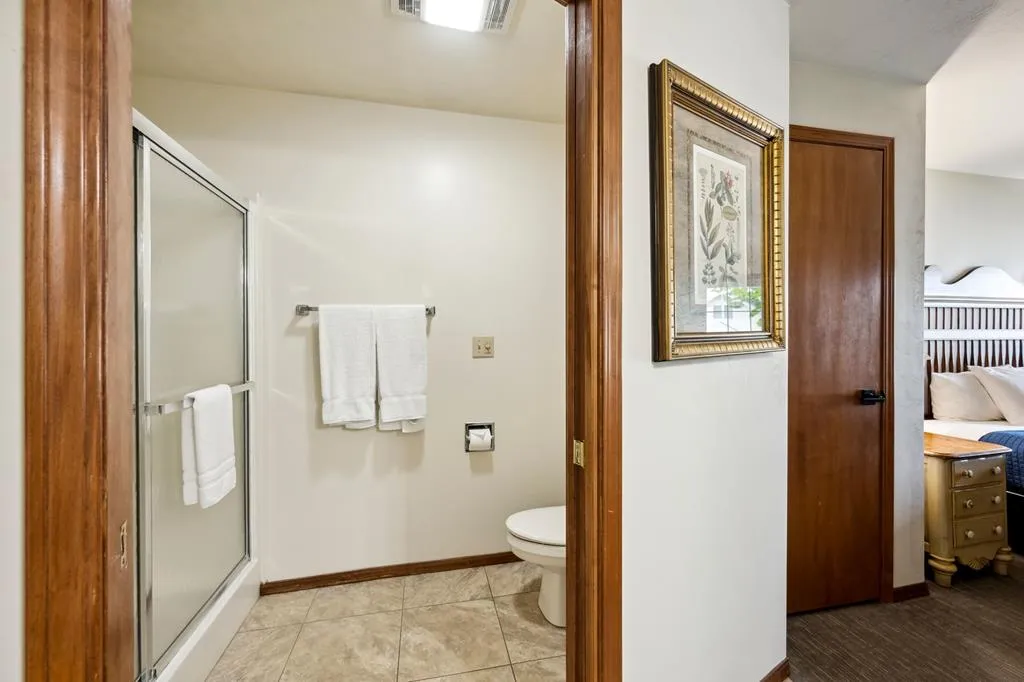 50 W Larch St # 104, Sturgeon Bay, Wisconsin 54235, 2 Bedrooms Bedrooms, ,2 BathroomsBathrooms,Condominium,For Sale,W Larch St,144048