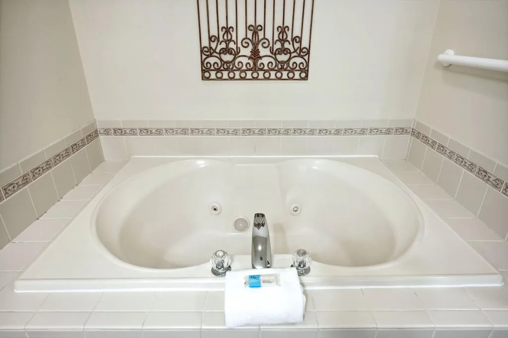 50 W Larch St # 104, Sturgeon Bay, Wisconsin 54235, 2 Bedrooms Bedrooms, ,2 BathroomsBathrooms,Condominium,For Sale,W Larch St,144048