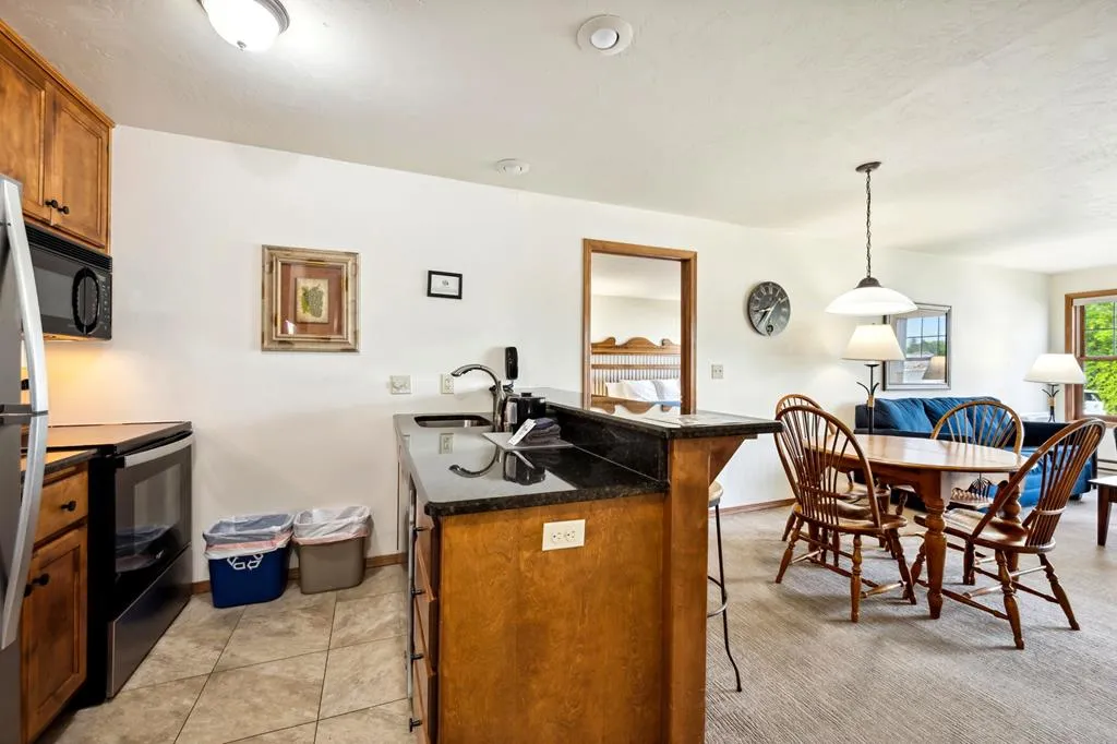 50 W Larch St # 104, Sturgeon Bay, Wisconsin 54235, 2 Bedrooms Bedrooms, ,2 BathroomsBathrooms,Condominium,For Sale,W Larch St,144048