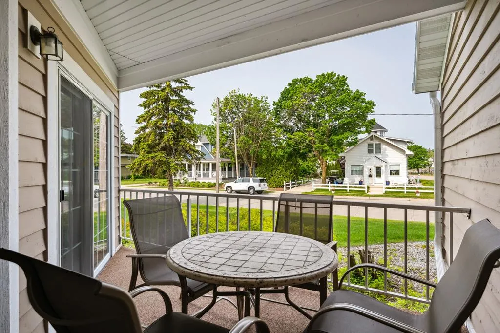 50 W Larch St # 104, Sturgeon Bay, Wisconsin 54235, 2 Bedrooms Bedrooms, ,2 BathroomsBathrooms,Condominium,For Sale,W Larch St,144048
