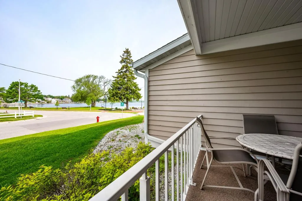 50 W Larch St # 104, Sturgeon Bay, Wisconsin 54235, 2 Bedrooms Bedrooms, ,2 BathroomsBathrooms,Condominium,For Sale,W Larch St,144048