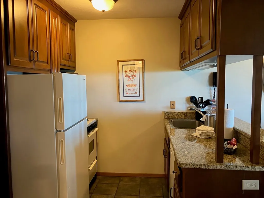 4908 Landmark Cir # 1321, Egg Harbor, Wisconsin 54209, 2 Bedrooms Bedrooms, ,1 BathroomBathrooms,Condominium,For Sale,Landmark Cir,144543