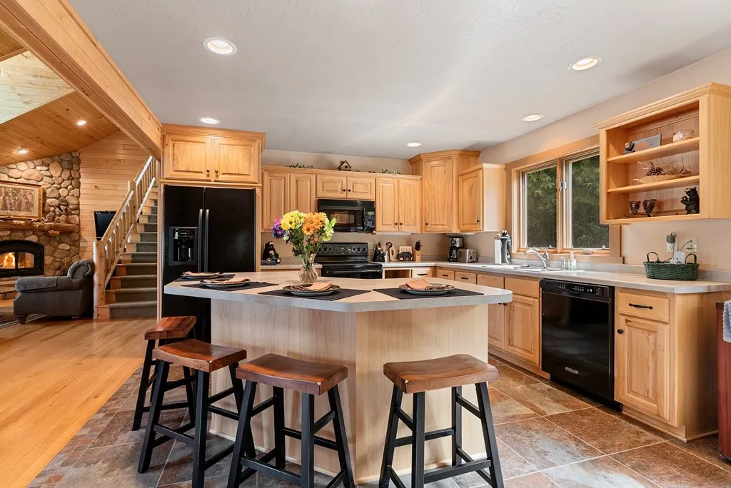 4721 Lake Of The Woods Rd, Sturgeon Bay, Wisconsin 54235, 2 Bedrooms Bedrooms, ,2 BathroomsBathrooms,Waterfront-Residential,For Sale,Lake of The Woods Rd,144113