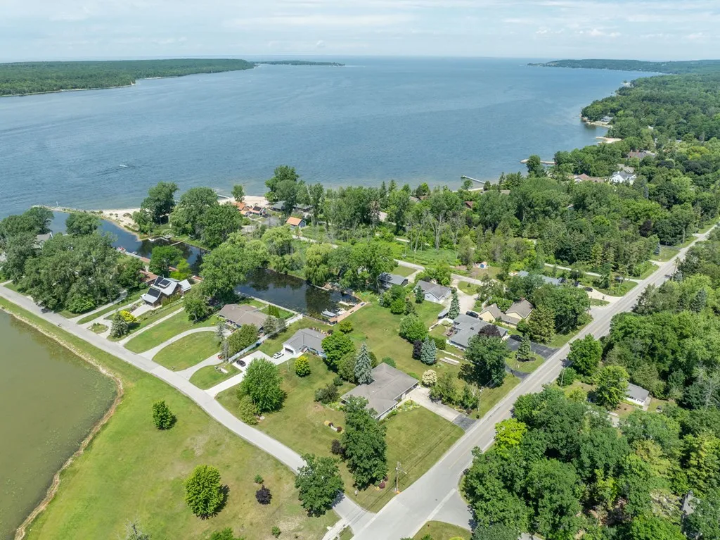 1205 N 3rd Ave, Sturgeon Bay, Wisconsin 54235, 2 Bedrooms Bedrooms, ,2 BathroomsBathrooms,Inland-Residential,For Sale,N 3rd Ave,144207