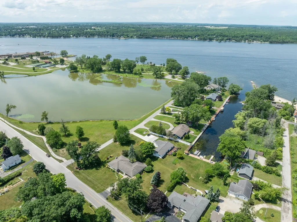 1205 N 3rd Ave, Sturgeon Bay, Wisconsin 54235, 2 Bedrooms Bedrooms, ,2 BathroomsBathrooms,Inland-Residential,For Sale,N 3rd Ave,144207