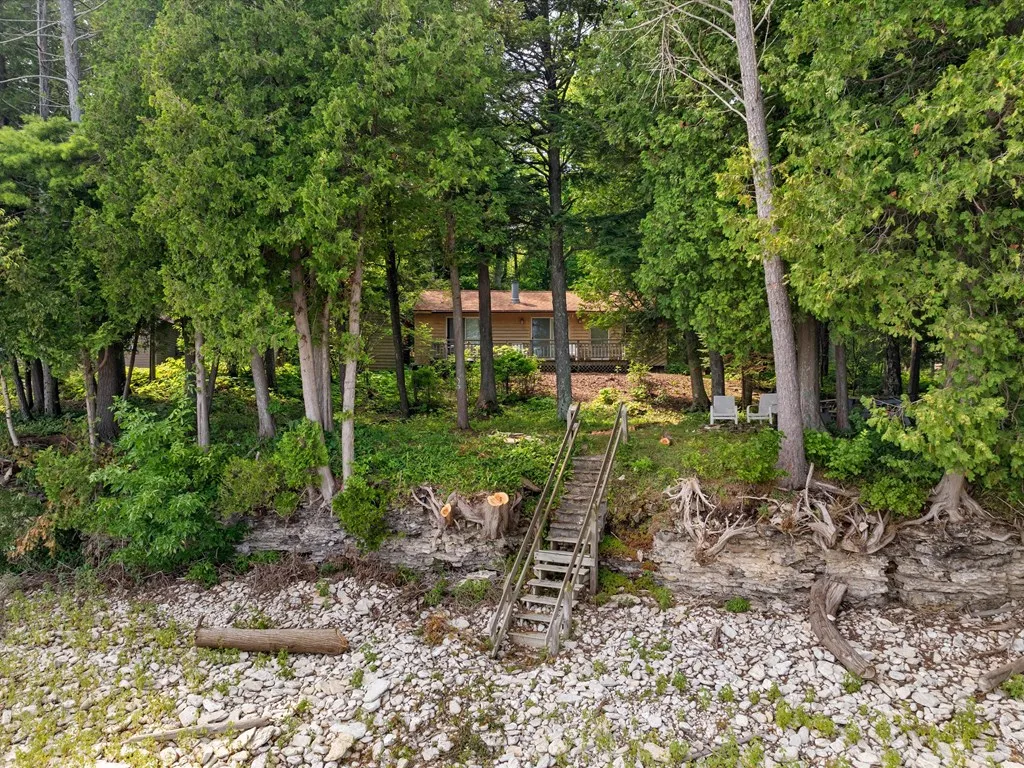 6102 Lakeshore Rd, Sturgeon Bay, Wisconsin 54235, 2 Bedrooms Bedrooms, ,1 BathroomBathrooms,Waterfront-Residential,For Sale,Lakeshore Rd,144391