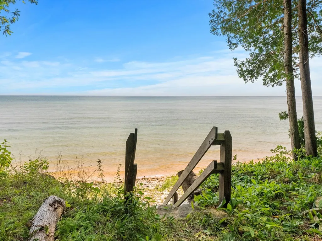 6102 Lakeshore Rd, Sturgeon Bay, Wisconsin 54235, 2 Bedrooms Bedrooms, ,1 BathroomBathrooms,Waterfront-Residential,For Sale,Lakeshore Rd,144391