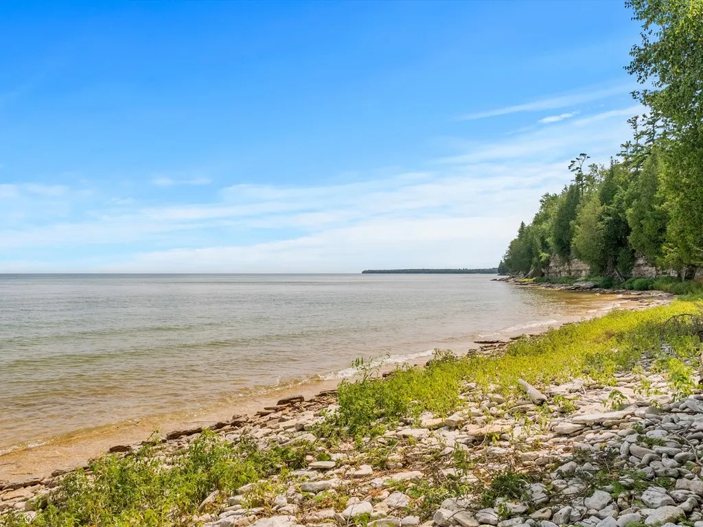 6102 Lakeshore Rd, Sturgeon Bay, Wisconsin 54235, 2 Bedrooms Bedrooms, ,1 BathroomBathrooms,Waterfront-Residential,For Sale,Lakeshore Rd,144391