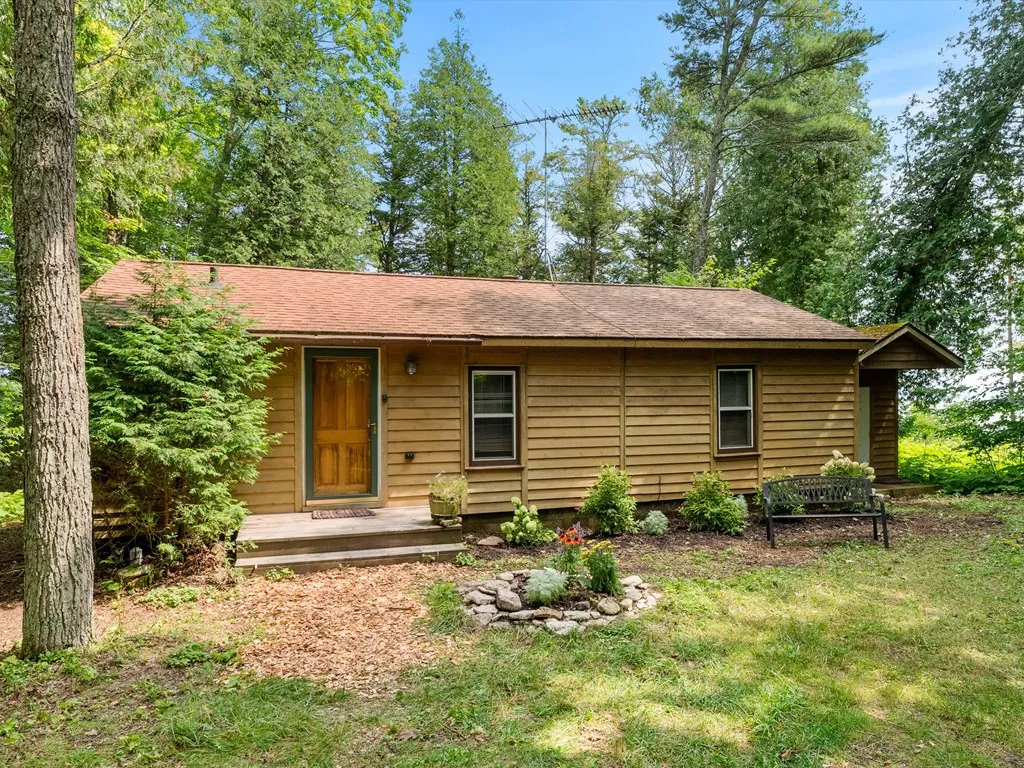 6102 Lakeshore Rd, Sturgeon Bay, Wisconsin 54235, 2 Bedrooms Bedrooms, ,1 BathroomBathrooms,Waterfront-Residential,For Sale,Lakeshore Rd,144391