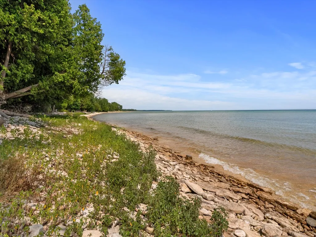 6102 Lakeshore Rd, Sturgeon Bay, Wisconsin 54235, 2 Bedrooms Bedrooms, ,1 BathroomBathrooms,Waterfront-Residential,For Sale,Lakeshore Rd,144391
