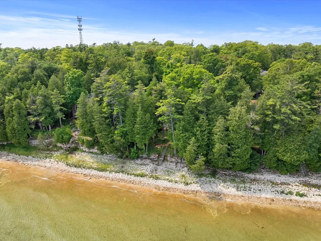 6102 Lakeshore Rd, Sturgeon Bay, Wisconsin 54235, 2 Bedrooms Bedrooms, ,1 BathroomBathrooms,Waterfront-Residential,For Sale,Lakeshore Rd,144391