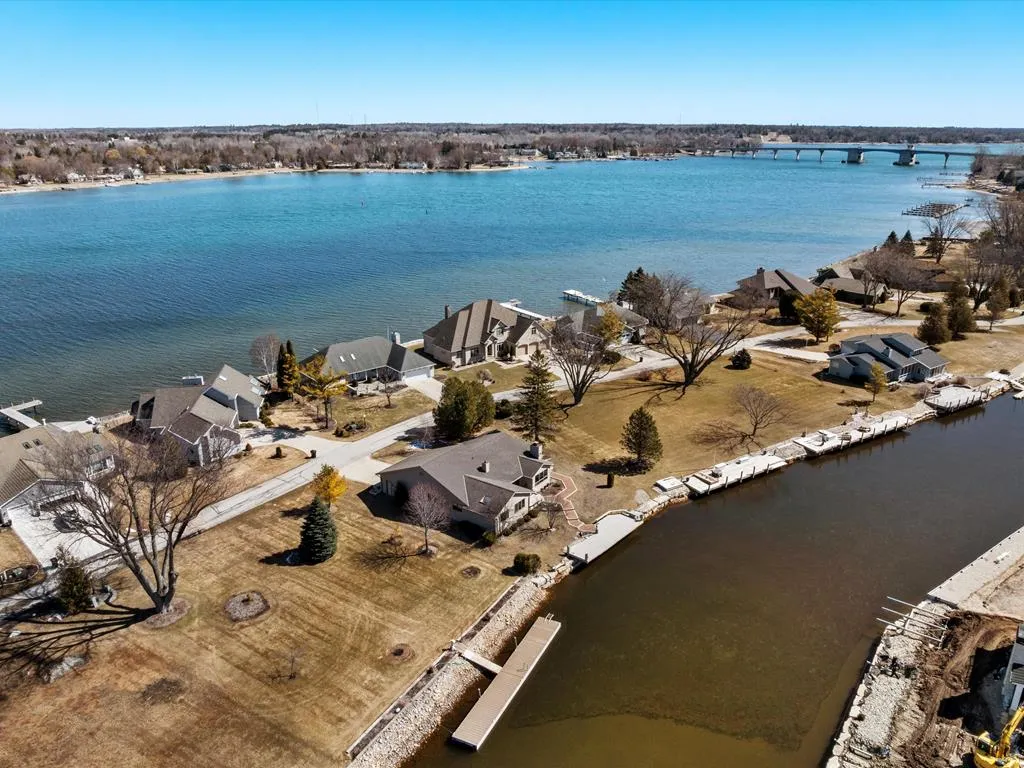 535 E Vine Ct, Sturgeon Bay, Wisconsin 54235, 3 Bedrooms Bedrooms, ,2 BathroomsBathrooms,Waterfront-Residential,For Sale,E Vine Ct,143755