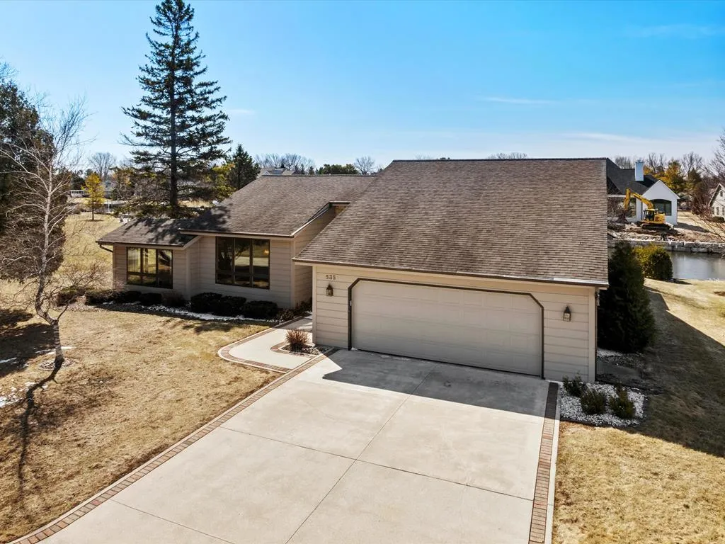 535 E Vine Ct, Sturgeon Bay, Wisconsin 54235, 3 Bedrooms Bedrooms, ,2 BathroomsBathrooms,Waterfront-Residential,For Sale,E Vine Ct,143755