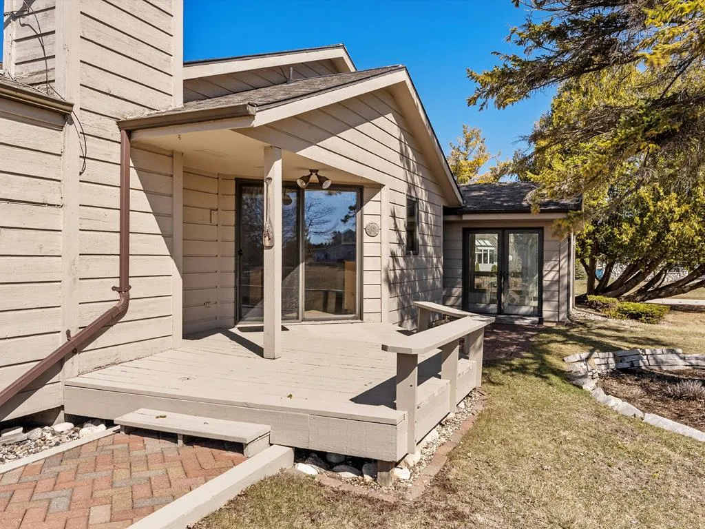 535 E Vine Ct, Sturgeon Bay, Wisconsin 54235, 3 Bedrooms Bedrooms, ,2 BathroomsBathrooms,Waterfront-Residential,For Sale,E Vine Ct,143755