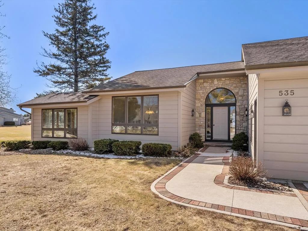 535 E Vine Ct, Sturgeon Bay, Wisconsin 54235, 3 Bedrooms Bedrooms, ,2 BathroomsBathrooms,Waterfront-Residential,For Sale,E Vine Ct,143755