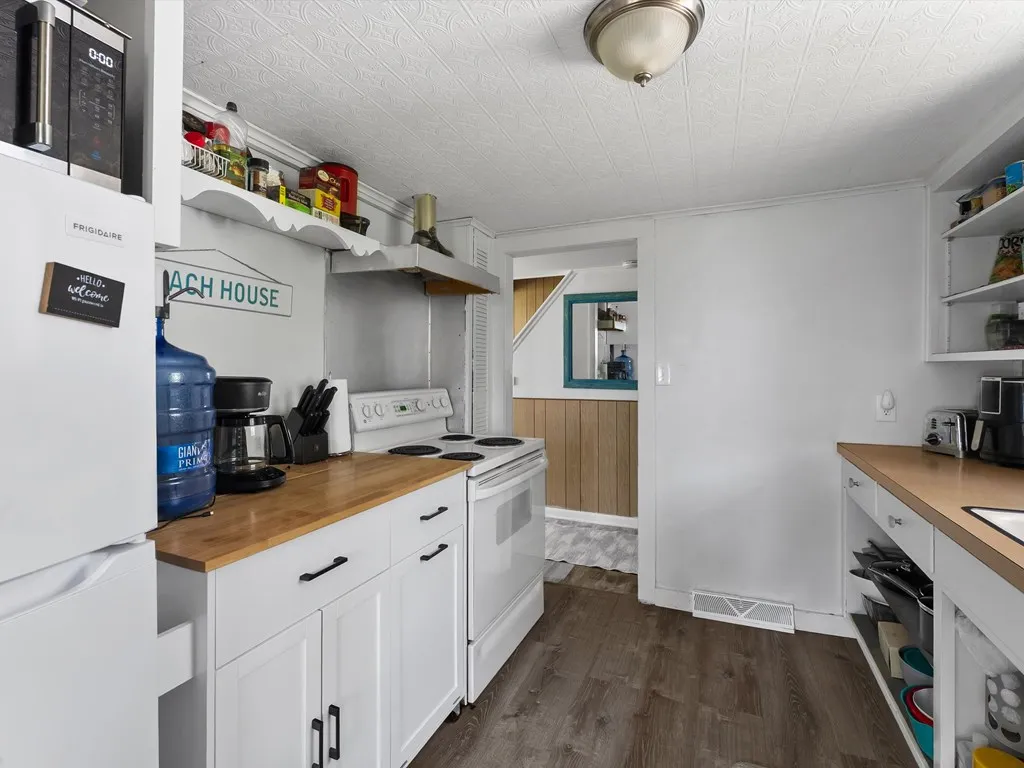 987 S Lake Michigan Dr, Sturgeon Bay, Wisconsin 54235, 2 Bedrooms Bedrooms, ,1 BathroomBathrooms,Waterfront-Residential,For Sale,S Lake Michigan Dr,144283
