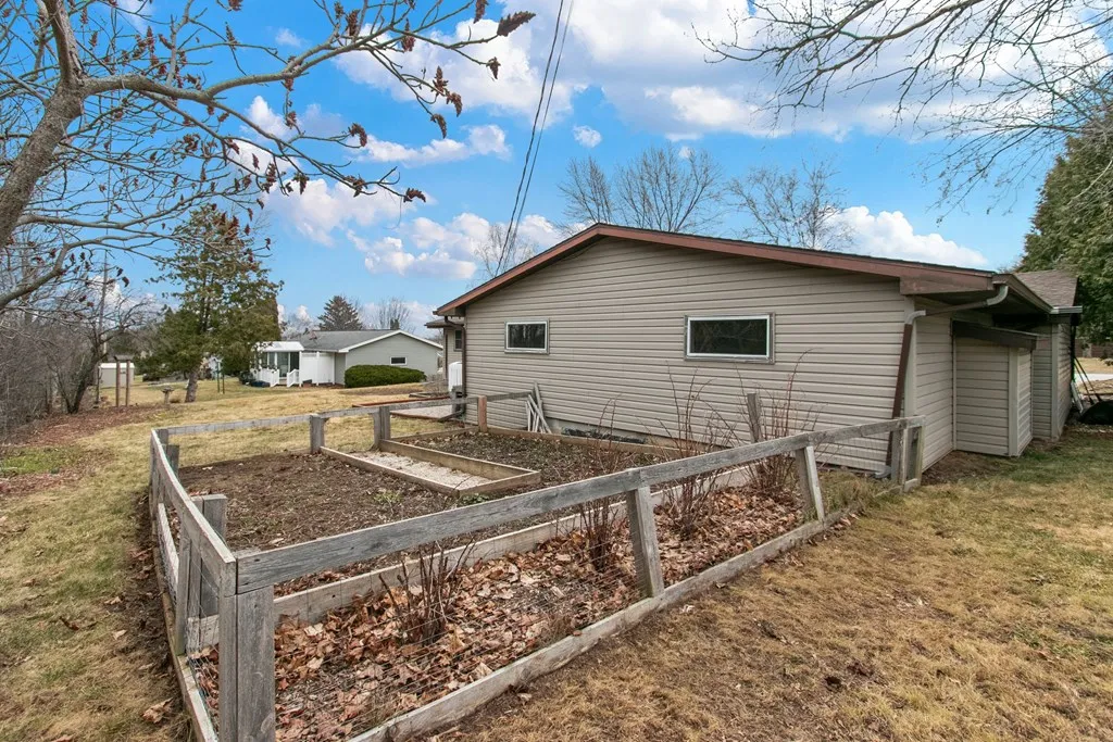 806 W Spruce Dr, Sturgeon Bay Wi 54235, 3 Bedrooms Bedrooms, ,2 BathroomsBathrooms,Inland-Residential,For Sale,W Spruce Dr,141473