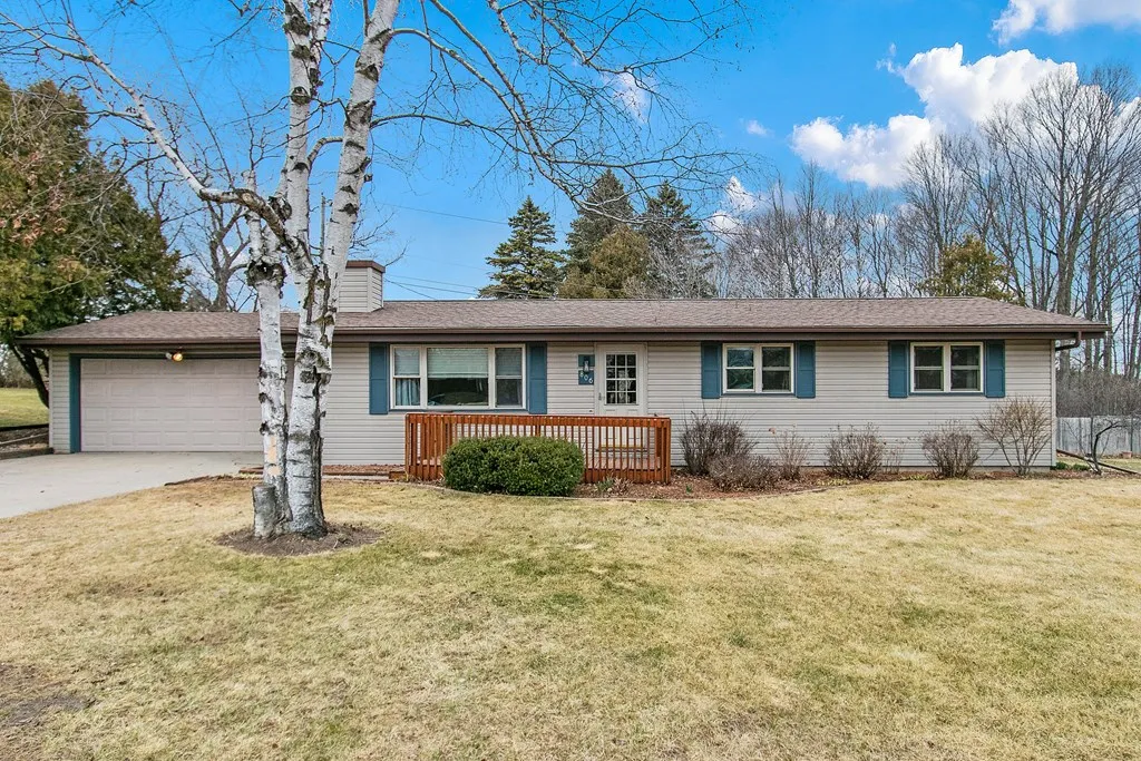 806 W Spruce Dr, Sturgeon Bay Wi 54235, 3 Bedrooms Bedrooms, ,2 BathroomsBathrooms,Inland-Residential,For Sale,W Spruce Dr,141473