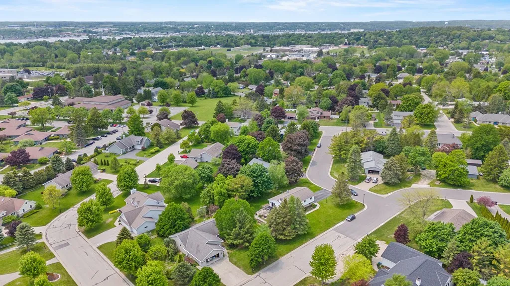 1829 Jefferson Dr, Sturgeon Bay, Wisconsin 54235, 3 Bedrooms Bedrooms, ,3 BathroomsBathrooms,Inland-Residential,For Sale,Jefferson Dr,144058