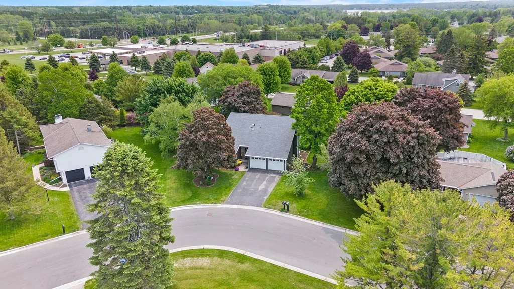 1829 Jefferson Dr, Sturgeon Bay, Wisconsin 54235, 3 Bedrooms Bedrooms, ,3 BathroomsBathrooms,Inland-Residential,For Sale,Jefferson Dr,144058