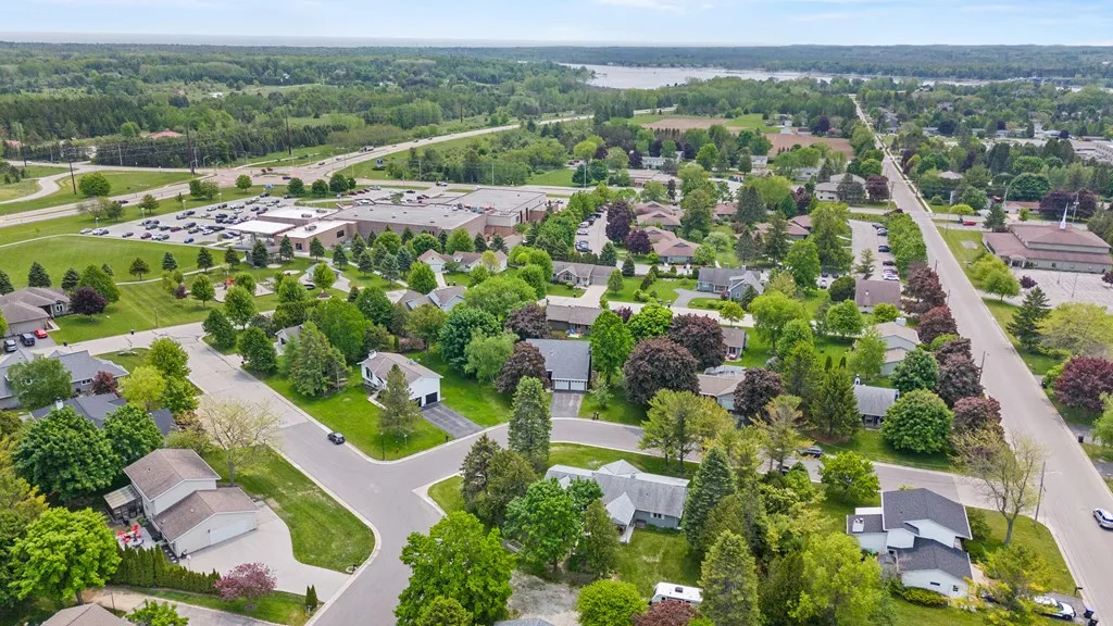 1829 Jefferson Dr, Sturgeon Bay, Wisconsin 54235, 3 Bedrooms Bedrooms, ,3 BathroomsBathrooms,Inland-Residential,For Sale,Jefferson Dr,144058