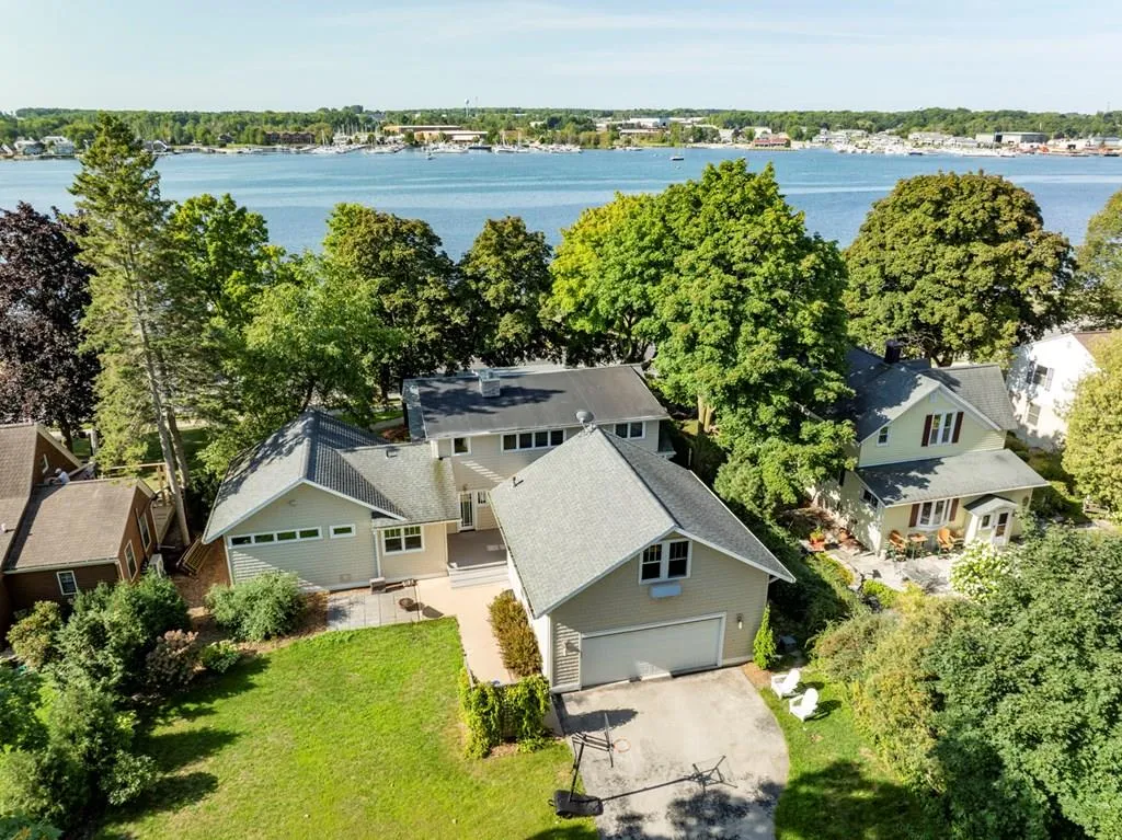 920 Memorial Dr, Sturgeon Bay Wi 54235, 4 Bedrooms Bedrooms, ,3 BathroomsBathrooms,Waterfront-Residential,For Sale,Memorial Dr,143241