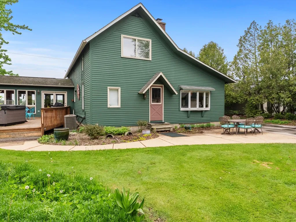 1350 Memorial Dr, Sturgeon Bay, Wisconsin 54235, 4 Bedrooms Bedrooms, ,3 BathroomsBathrooms,Waterfront-Residential,For Sale,Memorial Dr,144027