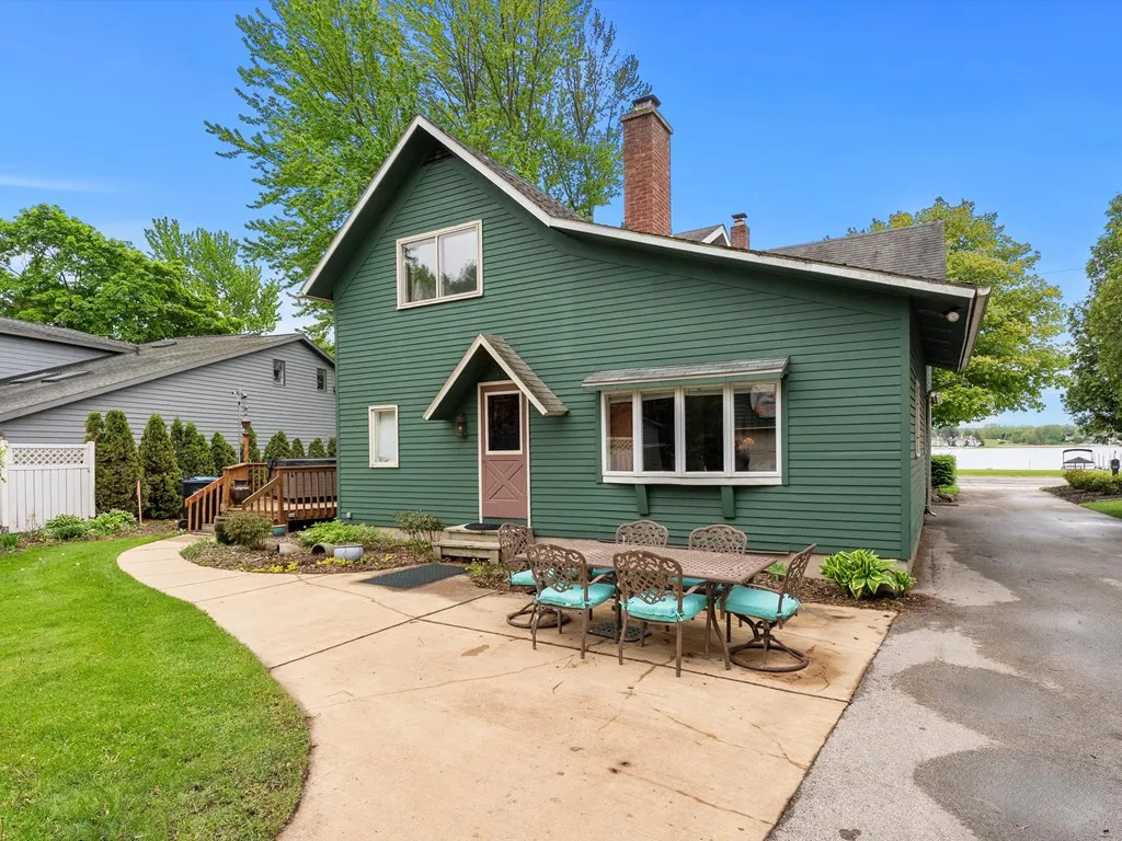 1350 Memorial Dr, Sturgeon Bay, Wisconsin 54235, 4 Bedrooms Bedrooms, ,3 BathroomsBathrooms,Waterfront-Residential,For Sale,Memorial Dr,144027