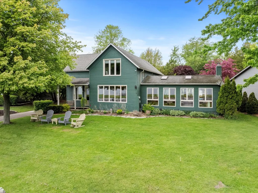 1350 Memorial Dr, Sturgeon Bay, Wisconsin 54235, 4 Bedrooms Bedrooms, ,3 BathroomsBathrooms,Waterfront-Residential,For Sale,Memorial Dr,144027