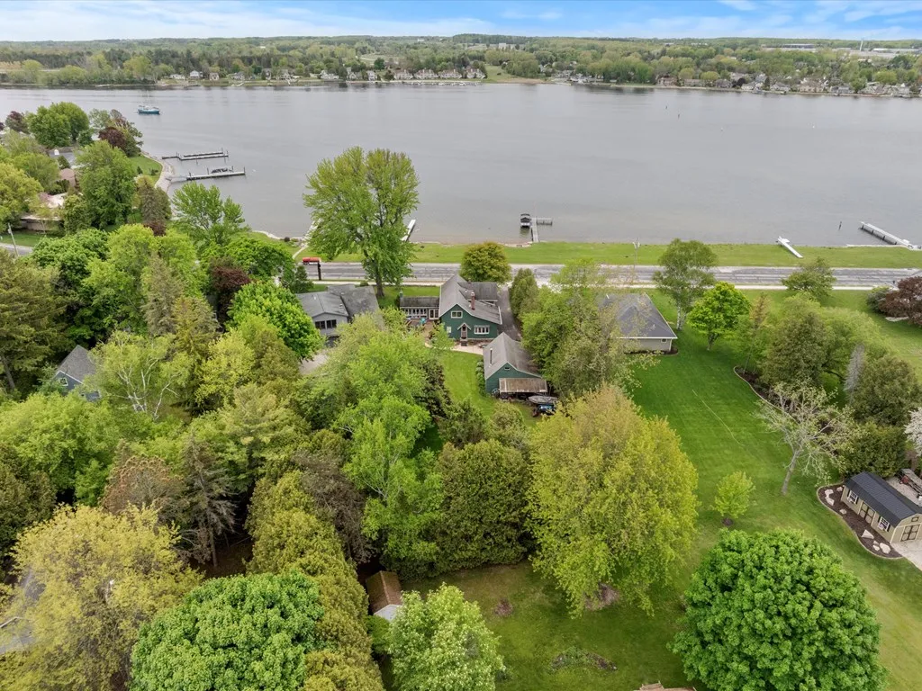 1350 Memorial Dr, Sturgeon Bay, Wisconsin 54235, 4 Bedrooms Bedrooms, ,3 BathroomsBathrooms,Waterfront-Residential,For Sale,Memorial Dr,144027