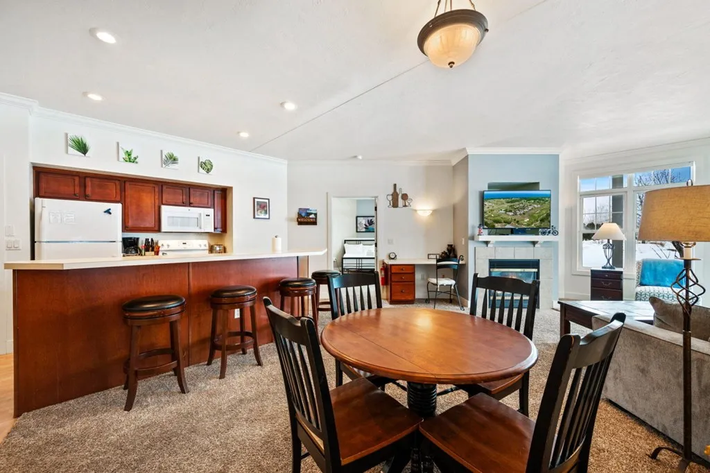 5282 Horseshoe Bay Rd # 1, Egg Harbor, Wisconsin 54209, 2 Bedrooms Bedrooms, ,2 BathroomsBathrooms,Condominium,For Sale,Horseshoe Bay Rd,144508