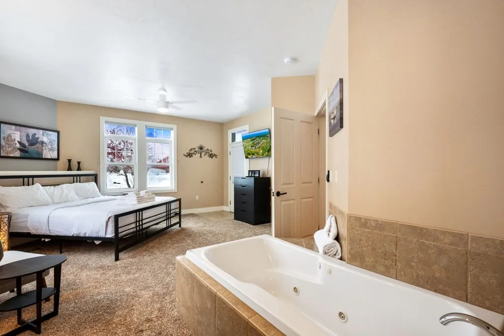 5282 Horseshoe Bay Rd # 1, Egg Harbor, Wisconsin 54209, 2 Bedrooms Bedrooms, ,2 BathroomsBathrooms,Condominium,For Sale,Horseshoe Bay Rd,144508