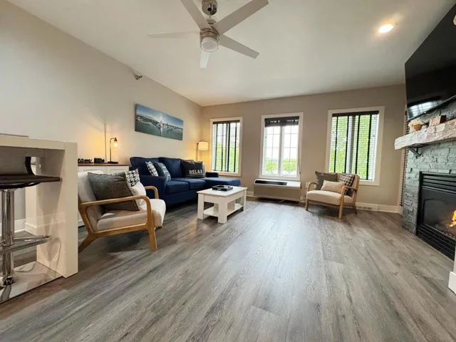 107 N 1st Ave, Sturgeon Bay, Wisconsin 54235, 2 Bedrooms Bedrooms, ,2 BathroomsBathrooms,Condominium,For Sale,N 1st Ave,144029
