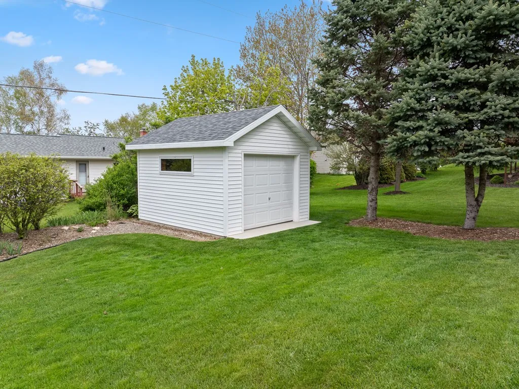331 N 17th Dr, Sturgeon Bay, Wisconsin 54235, 4 Bedrooms Bedrooms, ,4 BathroomsBathrooms,Inland-Residential,For Sale,N 17th Dr,143971