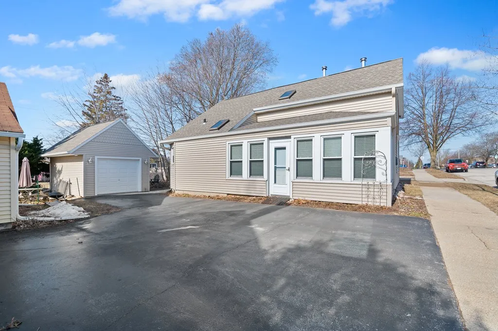 215 S 4th Ave, Sturgeon Bay Wi 54235, 2 Bedrooms Bedrooms, ,1 BathroomBathrooms,Inland-Residential,For Sale,S 4th Ave,141463