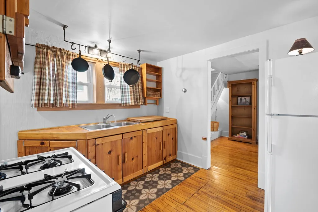 215 S 4th Ave, Sturgeon Bay Wi 54235, 2 Bedrooms Bedrooms, ,1 BathroomBathrooms,Inland-Residential,For Sale,S 4th Ave,141463