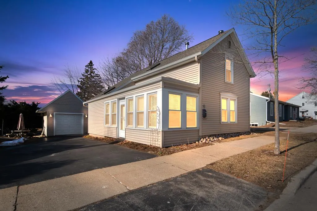 215 S 4th Ave, Sturgeon Bay Wi 54235, 2 Bedrooms Bedrooms, ,1 BathroomBathrooms,Inland-Residential,For Sale,S 4th Ave,141463