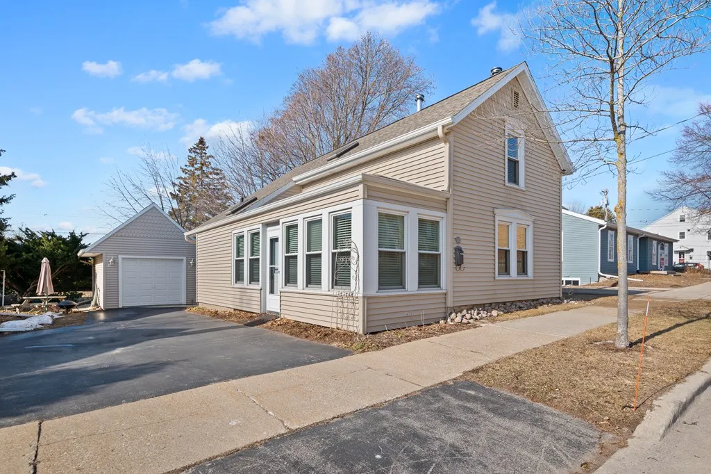 215 S 4th Ave, Sturgeon Bay Wi 54235, 2 Bedrooms Bedrooms, ,1 BathroomBathrooms,Inland-Residential,For Sale,S 4th Ave,141463