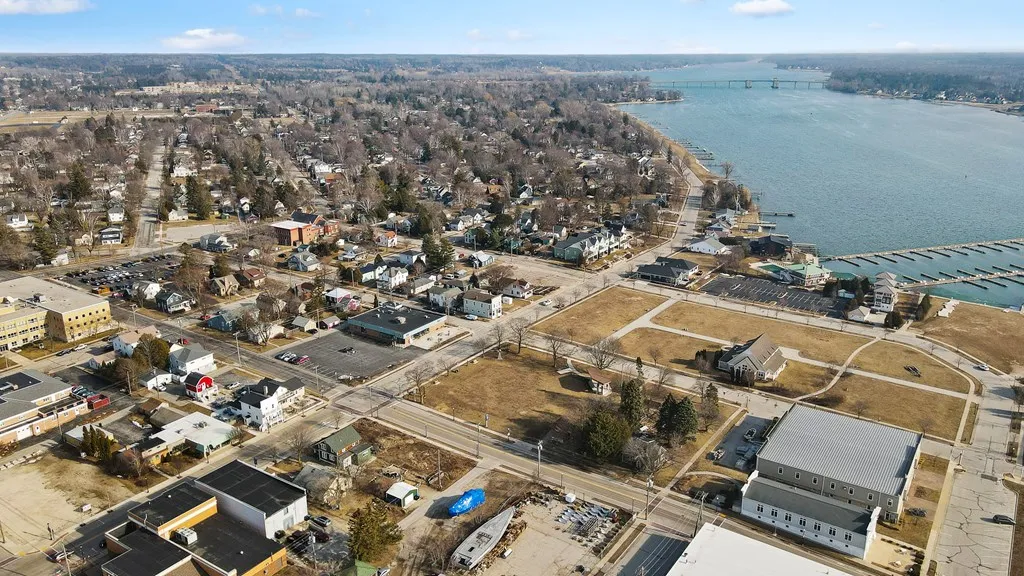 215 S 4th Ave, Sturgeon Bay Wi 54235, 2 Bedrooms Bedrooms, ,1 BathroomBathrooms,Inland-Residential,For Sale,S 4th Ave,141463