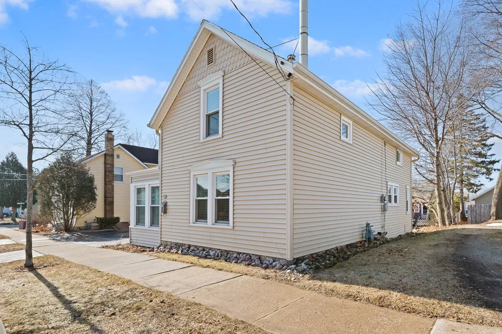 215 S 4th Ave, Sturgeon Bay Wi 54235, 2 Bedrooms Bedrooms, ,1 BathroomBathrooms,Inland-Residential,For Sale,S 4th Ave,141463