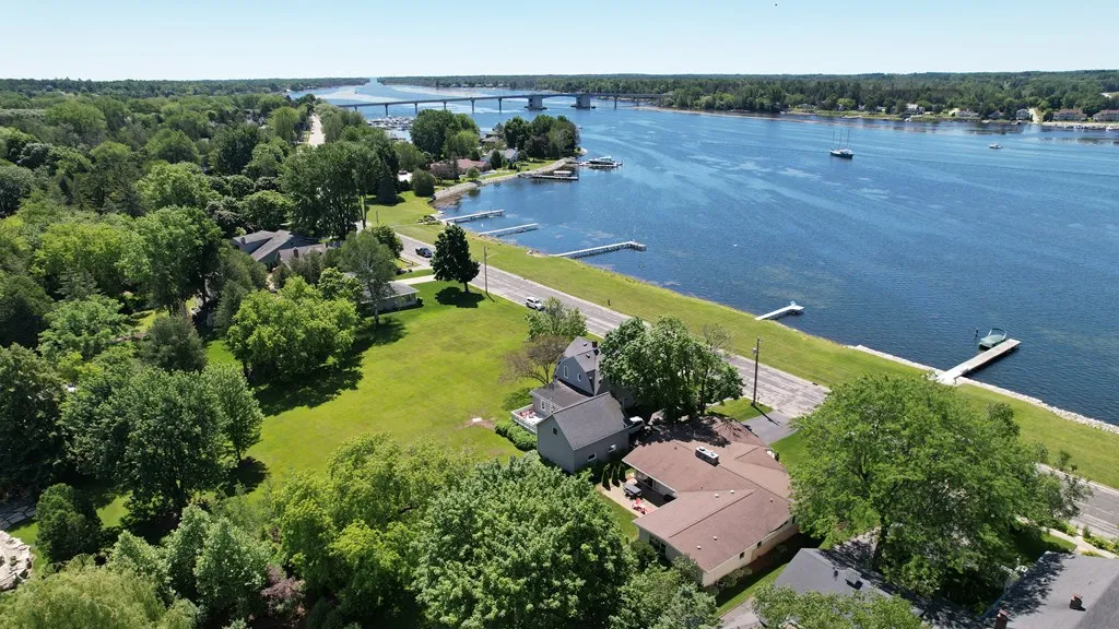 1312 Memorial Dr, Sturgeon Bay Wi 54235, 3 Bedrooms Bedrooms, ,3 BathroomsBathrooms,Waterfront-Residential,For Sale,Memorial Dr,141782