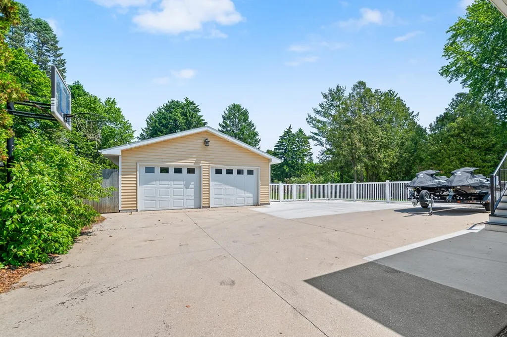 1006 Memorial Dr, Sturgeon Bay, Wisconsin 54235, 4 Bedrooms Bedrooms, ,4 BathroomsBathrooms,Waterfront-Residential,For Sale,Memorial Dr,144124