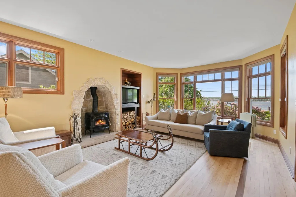 1006 Memorial Dr, Sturgeon Bay, Wisconsin 54235, 4 Bedrooms Bedrooms, ,4 BathroomsBathrooms,Waterfront-Residential,For Sale,Memorial Dr,144124