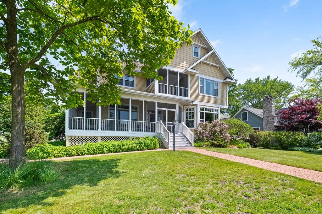 1006 Memorial Dr, Sturgeon Bay, Wisconsin 54235, 4 Bedrooms Bedrooms, ,4 BathroomsBathrooms,Waterfront-Residential,For Sale,Memorial Dr,144124